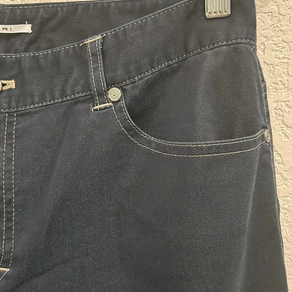 T tahari jeans size us 6, 0% denim content dark navy blue it appears blk in pic - Picture 2 of 15